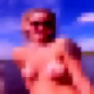 Funke, 29 ans, connectée à Andouillé pour un rencontre adulte