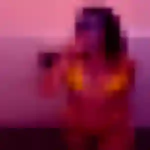 Adélaïde, 23 ans, en ligne à Avenay-Val-d'Or pour une rencontre coquine