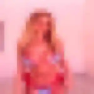 Constance, 20 ans, en ligne à Baie-Mahault pour un rencontre adulte