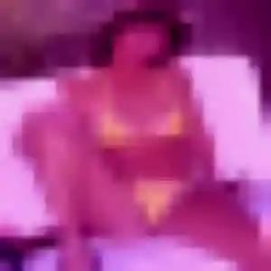 Rehema, 22 ans, en ligne à Bessenay pour un rencontre adulte