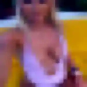 Adja, 33 ans, connectée à Brenat pour un rencontre adulte