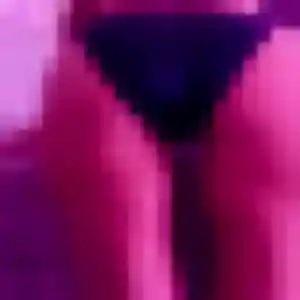 Contacte Efua, 21 ans à Canals en privé