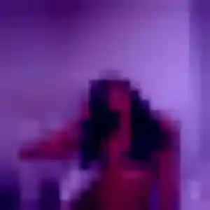 Éva, 19 ans, en ligne à Claviers pour un rencontre adulte
