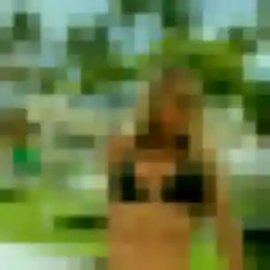 Esi, 30 ans, en ligne à Corcieux pour une rencontre coquine