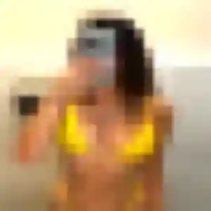 Nana (19 ans) à Dinard propose un rencontre adulte rapidement