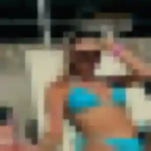 Latifa (25 ans) à Err attend un rencontre adulte maintenant