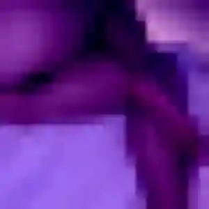 Toyin, 19 ans, connectée à Étretat pour une rencontre coquine
