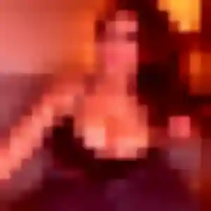 Adaeze, 26 ans, cherche un rencontre adulte à Faucigny