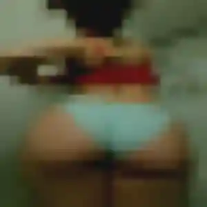 Odile, 19 ans, connectée à Gaillan-en-Médoc pour une rencontre coquine