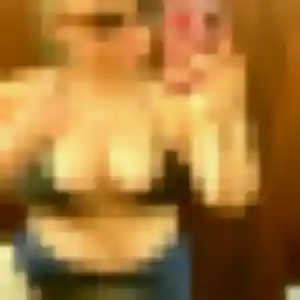 Rencontre Nassira, 26 ans à Garlan en privé