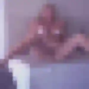 Rejoins Gathoni, 20 ans à Hambach en privé