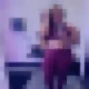 Ngozi, 19 ans, en ligne à Hermes pour un rencontre adulte
