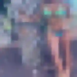 Naëlle, 40 ans, connectée à Houx pour une rencontre coquine
