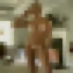 Photo sexy de Dienaba, 23 ans à Locqueltas - plan discret