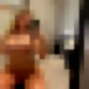 Sanata, 20 ans, disponible à Lommoye pour une rencontre coquine