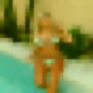 Akua, 19 ans, disponible à Maxent pour un rencontre adulte