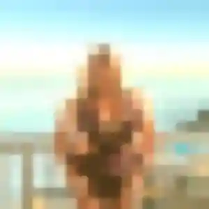 Esi, 38 ans, connectée à Menomblet pour un rencontre adulte