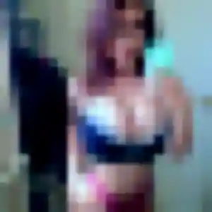 Mariam, 19 ans, connectée à Mirabel pour un rencontre adulte