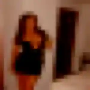 Mbène, 19 ans, disponible à Najac pour une rencontre coquine