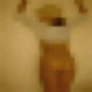 Rejoins Perrine, 28 ans à Neulise gratuitement