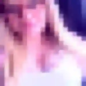 Toyin, 19 ans, en ligne à Orgeval pour une rencontre coquine