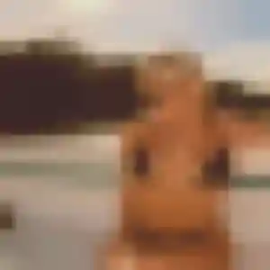 Rejoins Éva, 30 ans à Paris gratuitement