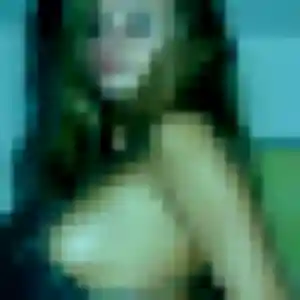 Adja, 26 ans, en ligne à Pionsat pour un rencontre adulte