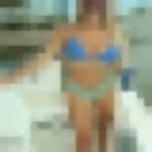 Louna, 22 ans, en ligne à Pontorson pour un rencontre adulte