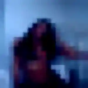 Éva (22 ans) à Prudhomat attend un rencontre adulte maintenant