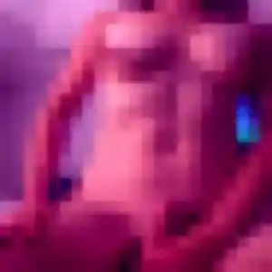 Isatou, 21 ans, connectée à Quiestède pour une rencontre coquine