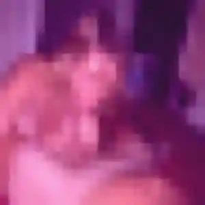 Takha, 19 ans, en ligne à Riedseltz pour un rencontre adulte