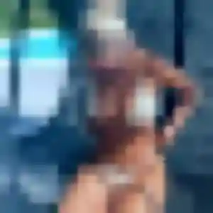 Nkechi, 21 ans, cherche un rencontre adulte à Saint-Fort-sur-Gironde
