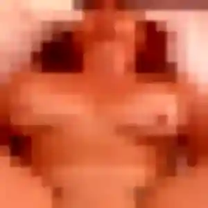 Akinyi, 20 ans, connectée à Saint-Martin-de-Bréthencourt pour une rencontre coquine