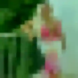 Élise, 20 ans, connectée à Saint-Martin-le-Vieux pour un rencontre adulte