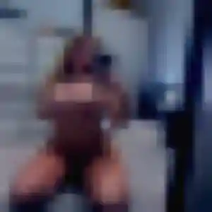 Mabinty, 19 ans, cherche un rencontre adulte à Saint-Pardon-de-Conques