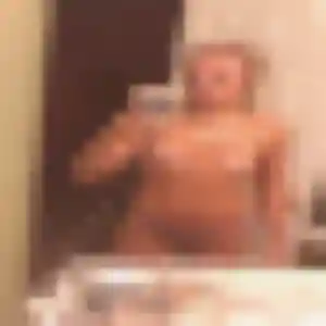 Photo de Honorine à Sallenôves (21 ans) - rencontre adulte anonyme