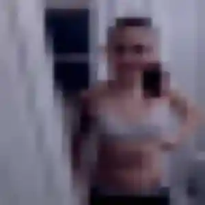 Tessa, 22 ans, en ligne à Upie pour un rencontre adulte