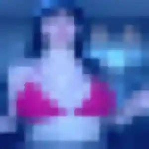 Adélaïde, 32 ans, connectée à Val-au-Perche pour une rencontre coquine