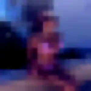 Sexy Oumou, 19 ans à Valsonne - la contacter