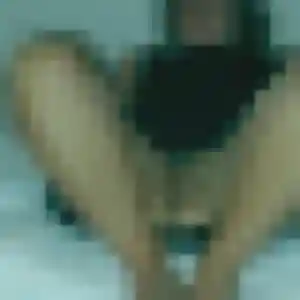Madeleine, 19 ans, connectée à Velaux pour un rencontre adulte