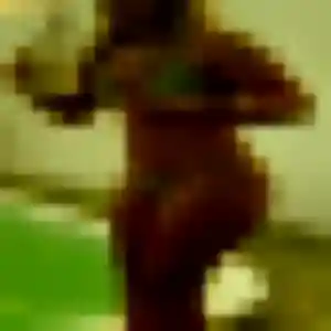 Rejoins Ngoné, 25 ans à Visan en privé